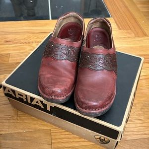 ARIAT leather clogs brownish red Size 8.5